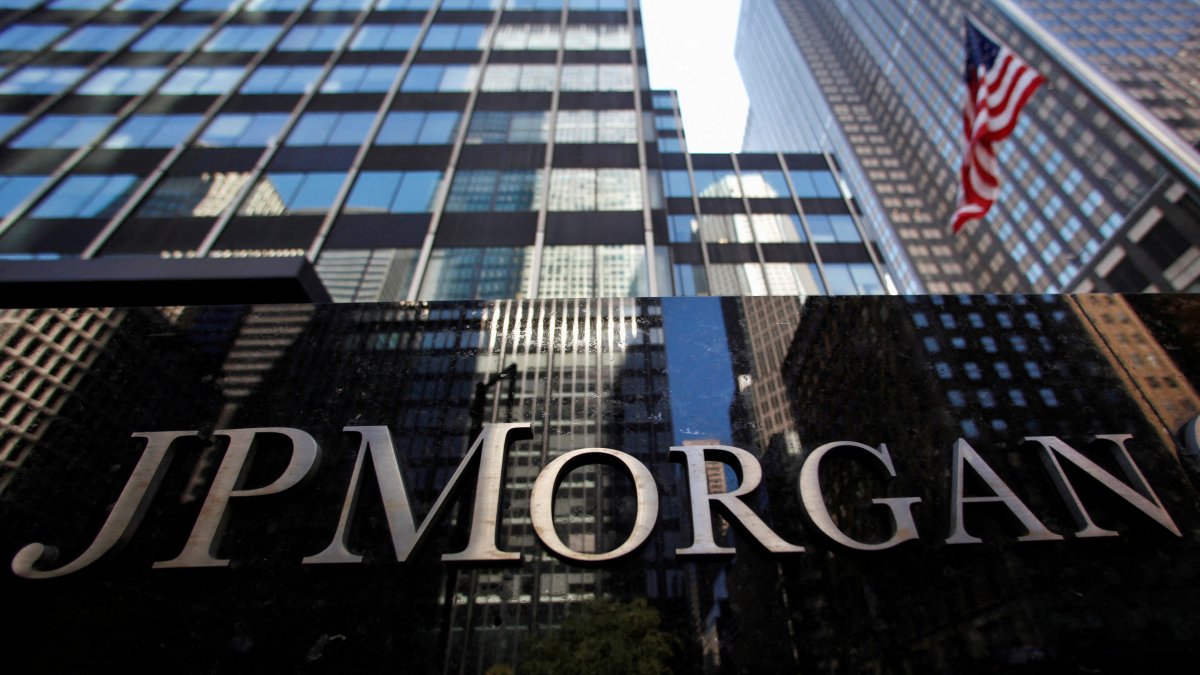 A sign outside the headquarters of JPMorgan Chase & Co in New York, U.S., Sept. 19, 2013. (Reuters Photo)