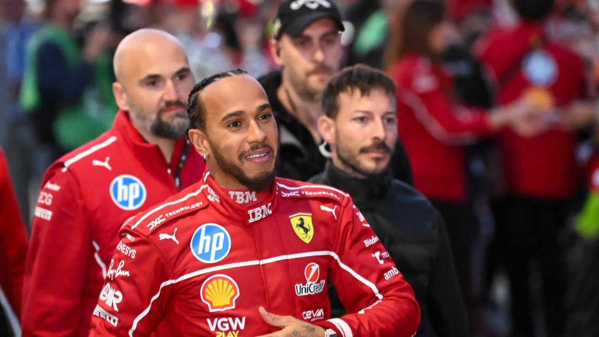 British Formula One driver Lewis Hamilton signs autographs during the Scuderia Ferrari HP Drivers&#039; presentation event by Unicredit, in Piazza Castello, Milan, Italy, March 6, 2025. (AFP Photo)