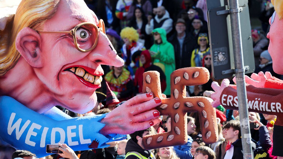 A carnival float depicting co-leader of the far-right Alternative for Germany (AfD) Alice Weidel takes part in the traditional &quot;Rosenmontag&quot; Rose Monday carnival parade, Duesseldorf, Germany, March 3, 2025. (Reuters Photo)