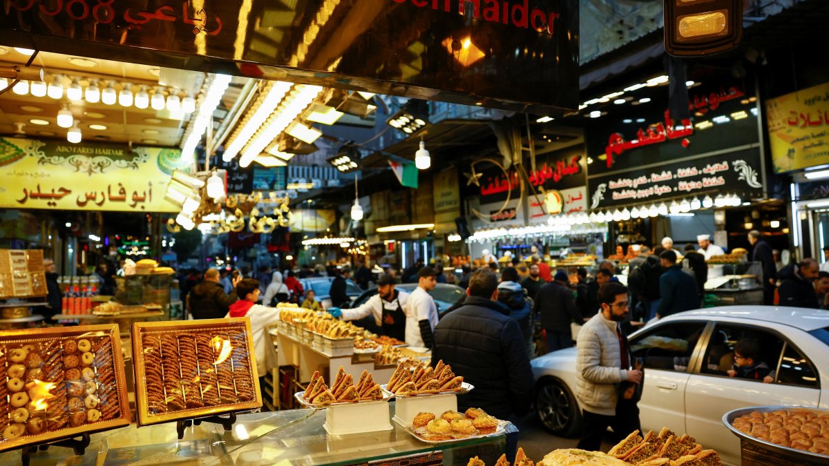 Traditional sweets are displayed as people shop at a market during the holy fasting month of Ramadan, Damascus, Syria, March 2, 2025. (Reuters Photo)