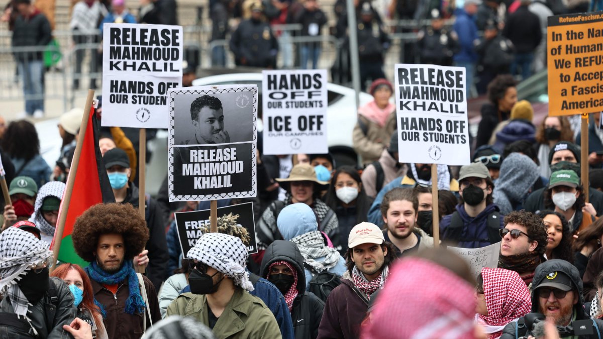 People gather outside of a New York court to protest the arrest and detention of Mahmoud Khalil at Foley Square, March 12, 2025. (AFP Photo)