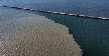 An aerial view of polluted seawater, Izmir, western Türkiye, March 11, 2025. (AA Photo)