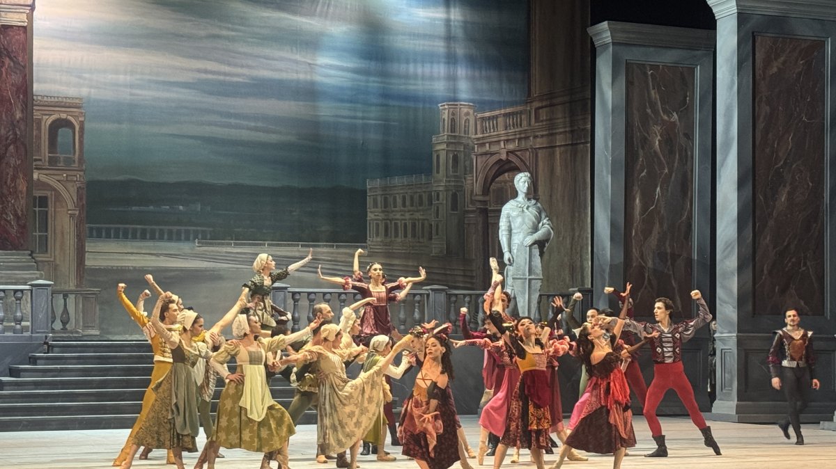 A rehearsal for the ballet "Romeo and Juliet." (AA Photo)