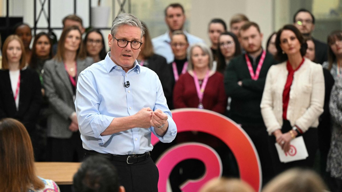 Britain&#039;s Prime Minister Keir Starmer gestures during a Q&amp;A session after delivering a speech on plans to reform the civil service during a visit to Reckitt Benckiser Health Care U.K. Ltd, Kingston upon Hull, U.K, March 13, 2025. (AFP Photo)