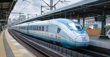 A high-speed train waits for passengers at the Söğütlüçeşme station, Istanbul, Türkiye, Sept. 17, 2023. (Shutterstock Photo)