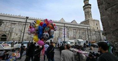 A Syrian man sell balloons in Al-Hamidiyah market next to the Umayyad Mosque in Damascus, Syria, March 3, 2025. (AFP Photo)