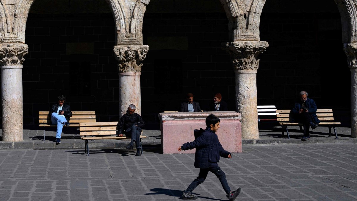 People sit in the courtyard of the Great Mosque of Diyarbakır (Ulu Camii) in the historical Sur district in Diyarbakır, southeastern Türkiye, Feb. 27, 2025. (AFP Photo)