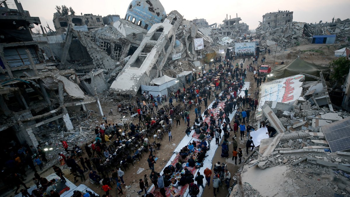 Palestinians gather to break their fast by eating Iftar meals during the holy month of Ramadan near the rubble of buildings in the northern Gaza Strip, Palestine, March 15, 2025. (Reuters Photo)