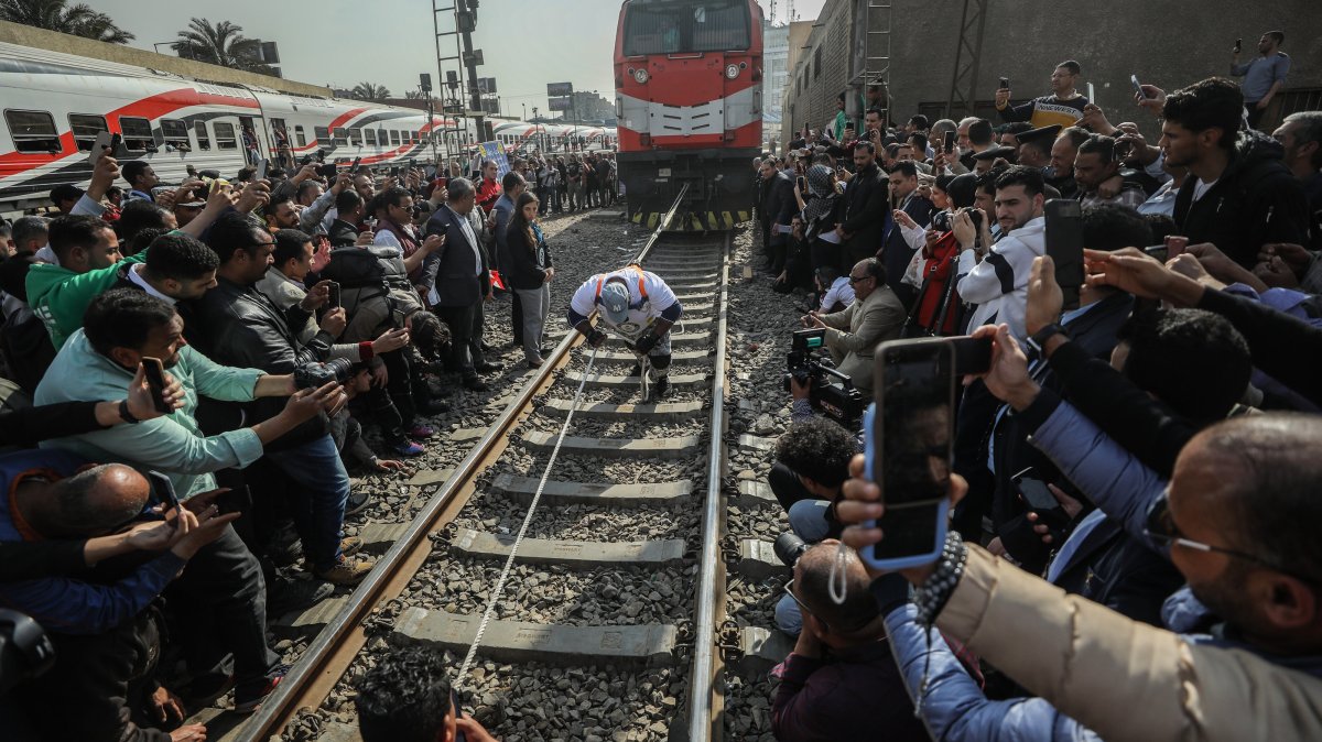 Egyptian athlete Ashraf Mahrous pulls a 279-ton train in central Cairo, Egypt, March 13, 2025. (AA Photo)
