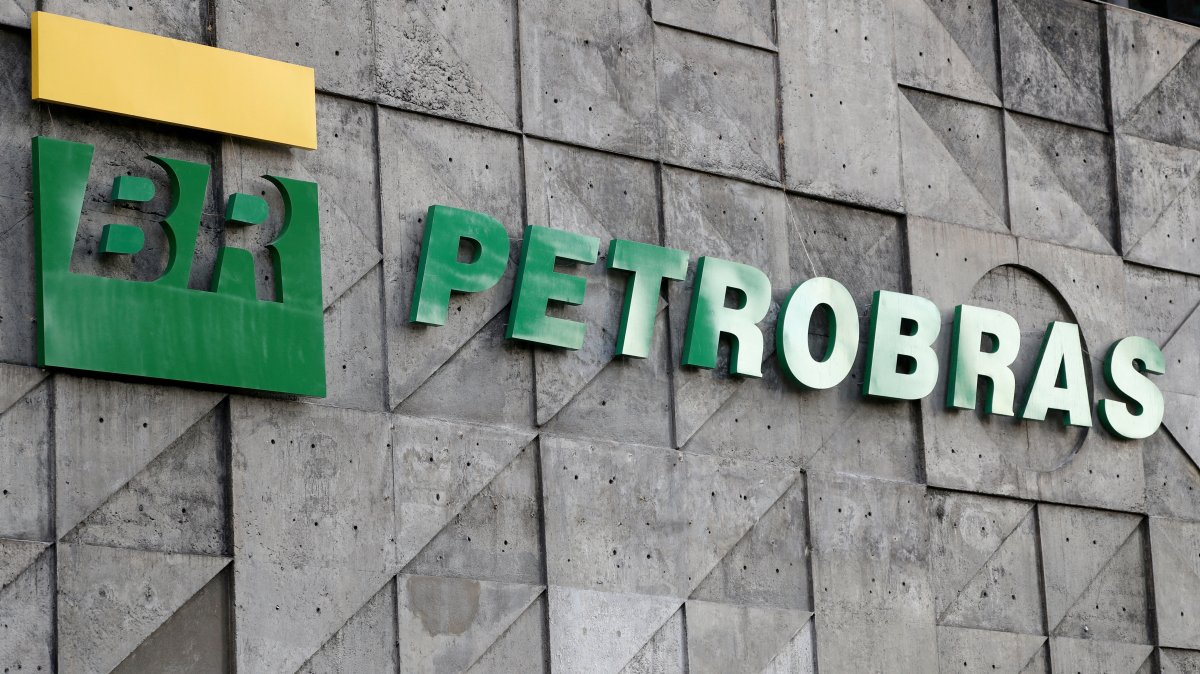 A logo of Brazil&#039;s state-run Petrobras oil company is seen at their headquarters in Rio de Janeiro, Brazil October 16, 2019. (Reuters Photo)