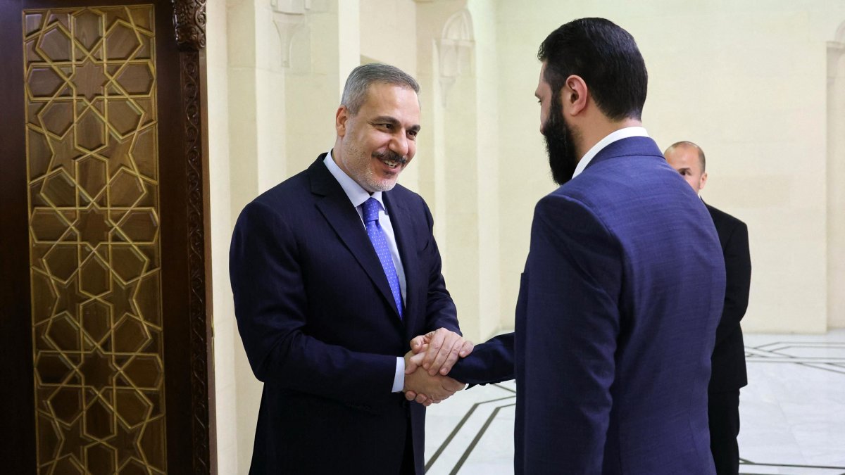 Turkish Foreign Minister Hakan Fidan (L) is welcomed by Syria&#039;s interim President Ahmed al-Sharaa (R), Damascus, Syria, March 13, 2025. (AFP Photo)