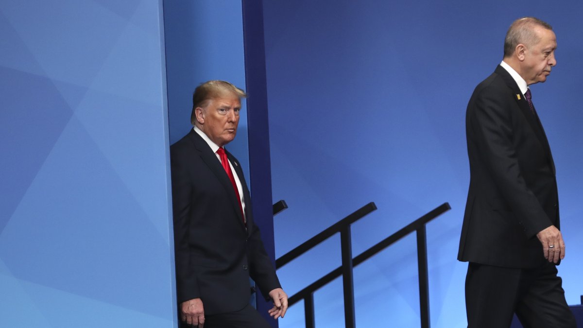 U.S. President Donald Trump (L) and President Recep Tayyip Erdoğan attend a NATO event in Watford, England, Dec. 4, 2019. (AP Photo)