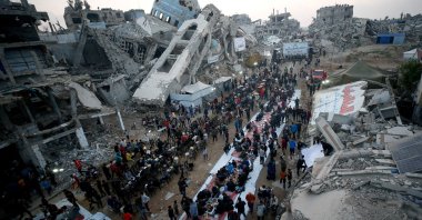 Palestinians gather to break their fast by eating Iftar meals during the holy month of Ramadan near the rubble of buildings in the northern Gaza Strip, Palestine, March 15, 2025. (Reuters Photo)