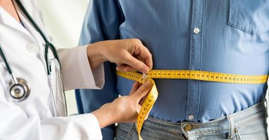 Health experts highlight the risks of Türkiye’s rising obesity rates, emphasizing the importance of balanced nutrition and portion control. (DHA Photo)