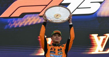 McLaren&#039;s British driver, Lando Norris, celebrates winning the Australian F1 GP in Melbourne, Australia, March 16, 2025. (AFP Photo)