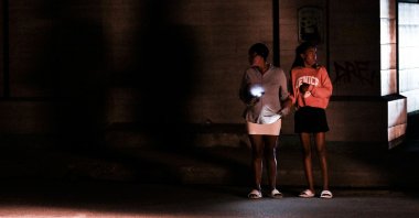 Cubans stand on a corner during a general blackout in Havana, Cuba, March 14, 2025. (AFP Photo)