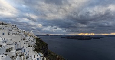 A general view of the Greek tourism hotspot Santorini on a cloudy day, Feb. 25, 2025. (AA Photo)