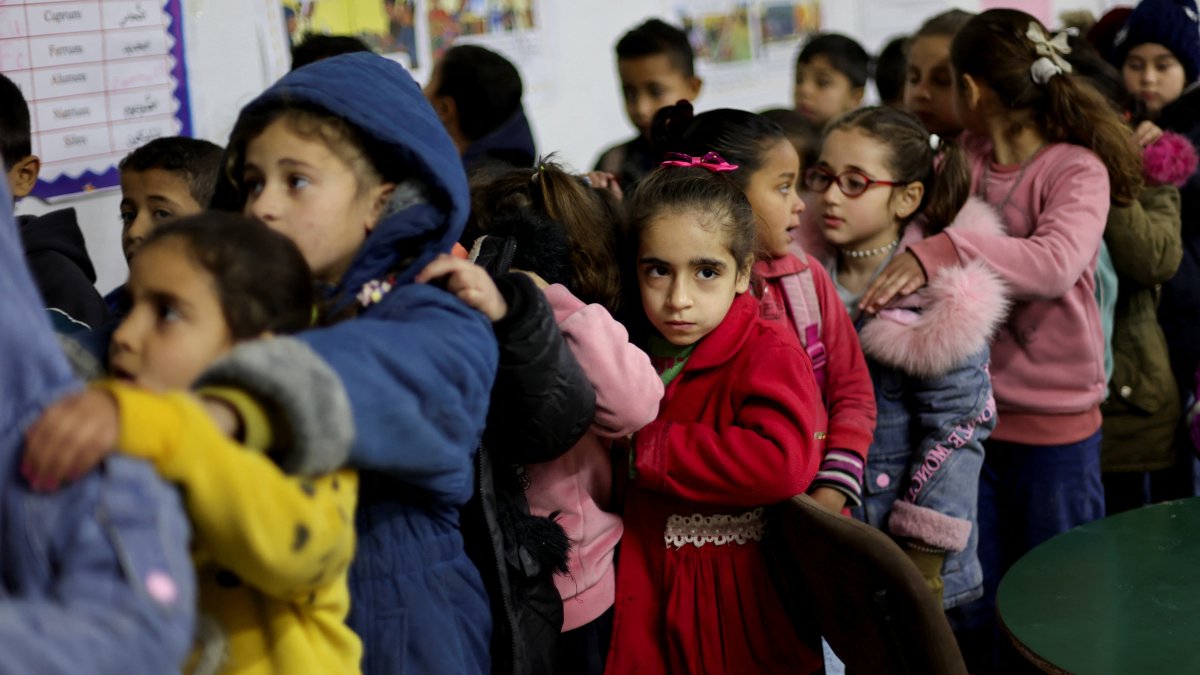 Palestinian children queue at a damaged school in Gaza City, Palestine, Feb. 25, 2025. (Reuters Photo)