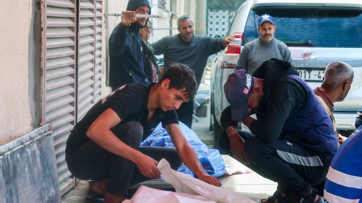 Relatives mourn by the bodies of three Palestinian men who were killed in an Israeli drone strike east of the Bureij camp, at the al-Aqsa Martyrs hospital morgue in Deir el-Balah in the central Gaza Strip, Palestine, March 17, 2025. (AFP Photo)
