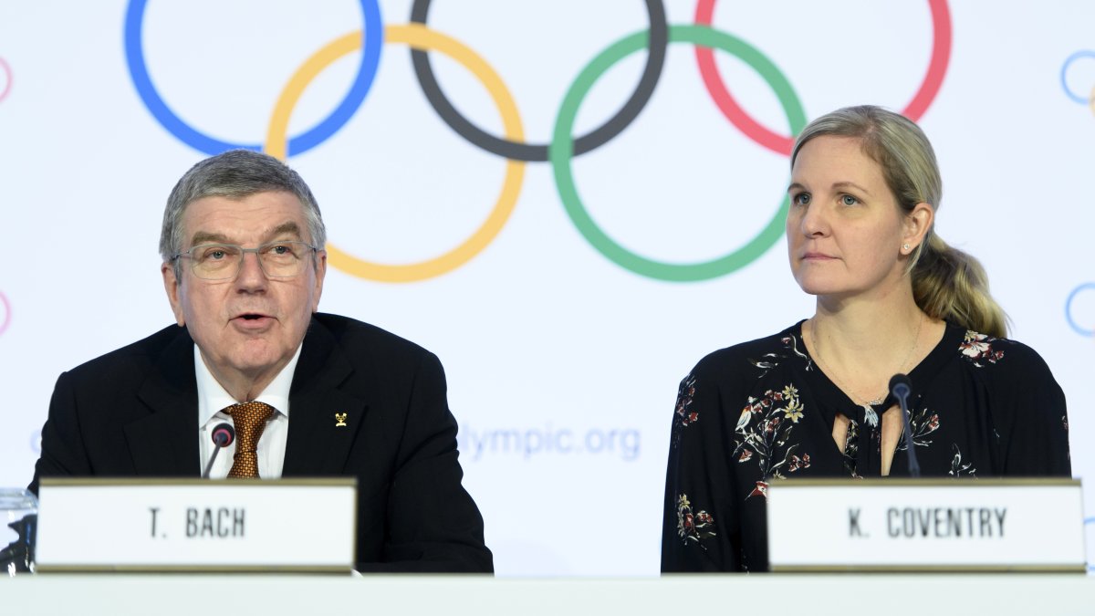 International Olympic Committee (IOC) president Thomas Bach (L) and IOC member and former swimmer Kirsty Coventry speak during a press conference after the executive board meeting of the IOC, at the Olympic House, Lausanne, Switzerland, Jan. 9, 2020. (AP Photo)