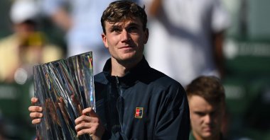 Britain&#039;s Jack Draper poses with the trophy after defeating Denmark&#039;s Holger Rune (R) to win the Indian Wells Tennis tournament, in Indian Wells, California, U.S., March 16, 2025. (AFP Photo)