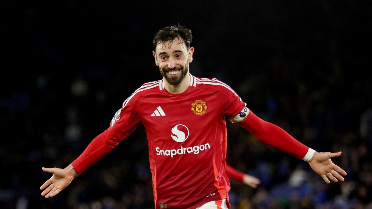 Manchester United&#039;s Bruno Fernandes celebrates scoring a goal during the Premier League match against Leicester City at the King Power Stadium, Leicester, Britain, March 16, 2025. (Reuters Photo)