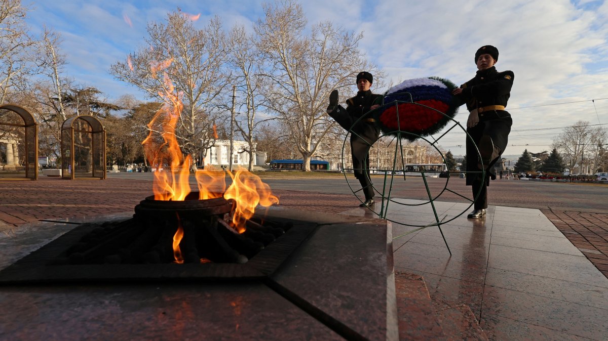 Members of the Russian Navy&#039;s Black Sea Fleet guard of honor lay a wreath at the World War II Memorial in Sevastopol, Crimea, Feb. 23, 2025. (Reuters Photo)
