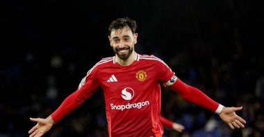 Manchester United&#039;s Bruno Fernandes celebrates scoring a goal during the Premier League match against Leicester City at the King Power Stadium, Leicester, Britain, March 16, 2025. (Reuters Photo)