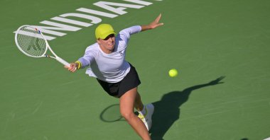 Poland&#039;s Iga Swiatek hits a shot against Mirra Andreeva during the semifinal match at the BNP Paribas Open at the Indian Well Tennis Garden, Indian Wells, U.S., March 14, 2025. (Reuters Photo)