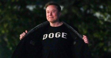 Elon Musk shows off a shirt that says &quot;DOGE&quot; as he walks on after stepping off Marine One upon arrival to the White House in Washington, DC, U.S., March 9, 2025. (AFP Photo)