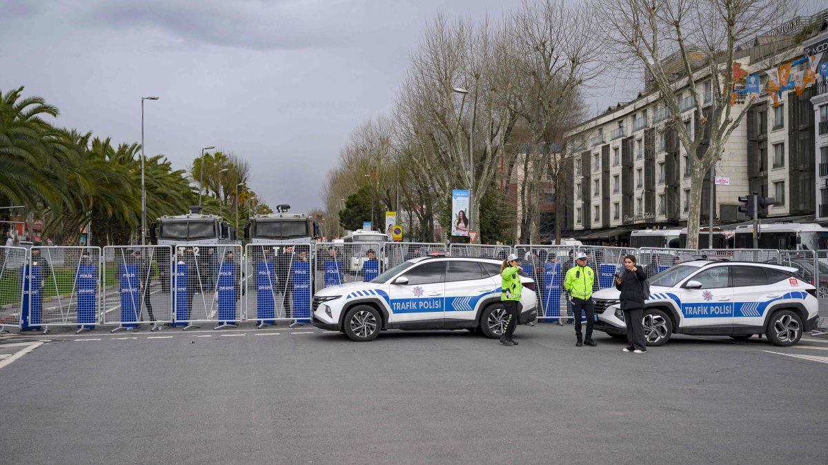 Turkish police officers hold a barricade near the Istanbul Police Department, Istanbul, Türkiye, March 19, 2025. (AFP Photo)