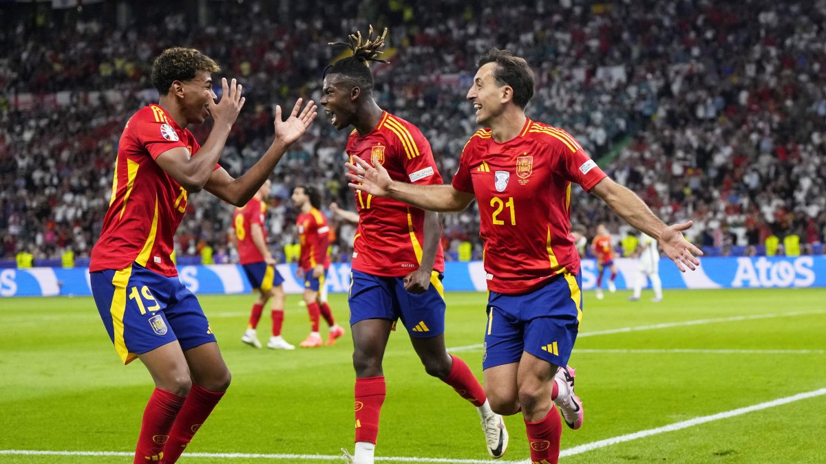 Spain&#039;s Mikel Oyarzabal (R) celebrates with Nico Williams (C) and Lamine Yamal after scoring his side&#039;s second goal during the final match against England at the Euro 2024 tournament, Berlin, Germany, July 14, 2024. (AP Photo)
