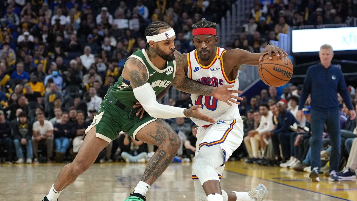 Milwaukee Bucks' Gary Trent Jr. (L) pressures Golden State Warriors' Jimmy Butler III during the second half at Chase Center, San Francisco, U.S., March 18, 2025. (AFP Photo)