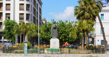 A statue of Ibn Khaldun stands in Independence Square, Tunis, Tunisia, July 12, 2014. (Shutterstock Photo)