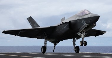 A F-35 jet lands on the USS Carl Vinson aircraft carrier during the Rim of the Pacific (RIMPAC) military exercises south of Oahu, Hawaii, U.S. July 19, 2024. (Reuters Photo)