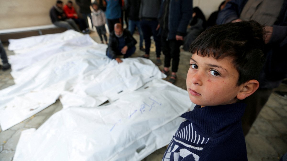 A child looks on as people mourn Palestinians killed in Israeli strikes, in Khan Younis, southern Gaza, Palestine, March 20, 2025. (Reuters Photo)