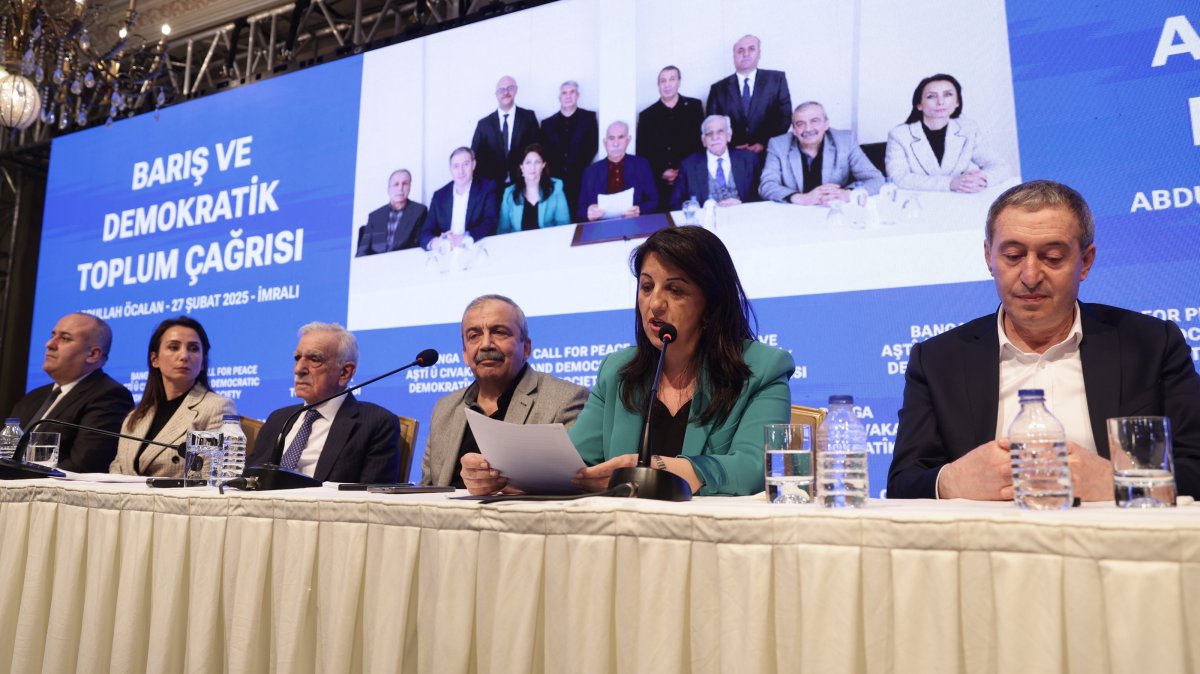 The Peoples&#039; Equality and Democracy Party (DEM Party) delegation shows a photo of themselves with PKK leader Abdullah Öcalan (screen C) as they address a news conference, Istanbul, Türkiye, Feb. 27, 2025. (EPA Photo)