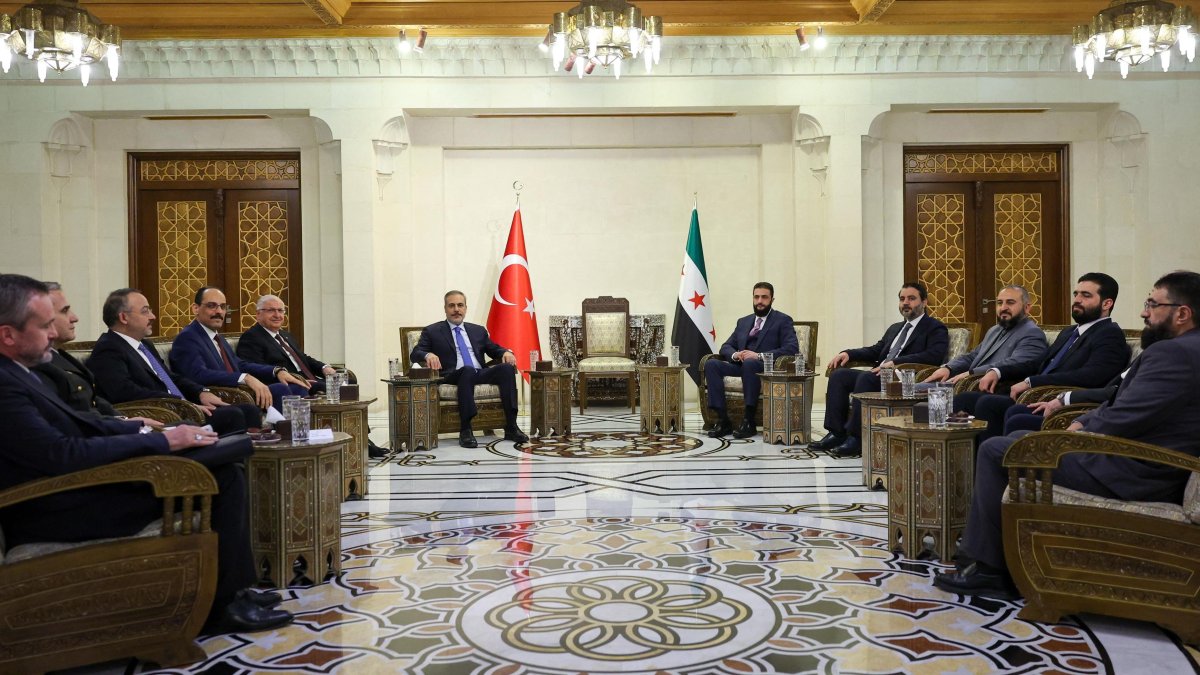 This handout picture released by the Turkish Foreign Ministry press service shows Türkiye’s Foreign Minister Hakan Fidan (C-L) meeting with Syria&#039;s interim President Ahmed al-Sharaa in Damascus, Syria, March 13, 2025. (AFP Photo)
