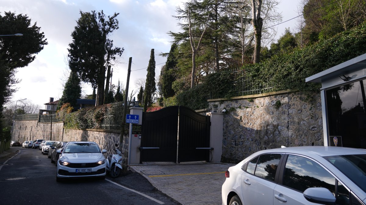 A view shows the front door of Istanbul Mayor Ekrem Imamoğlu&#039;s house after he was detained in a corruption probe, in Sarıyer, Istanbul, Türkiye, March 19, 2025. (AA Photo)