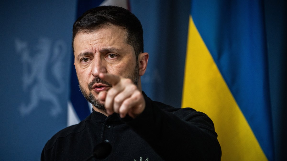 Ukrainian President Volodymyr Zelenskyy addresses the press, Oslo, Norway, March 20, 2025. (EPA Photo)