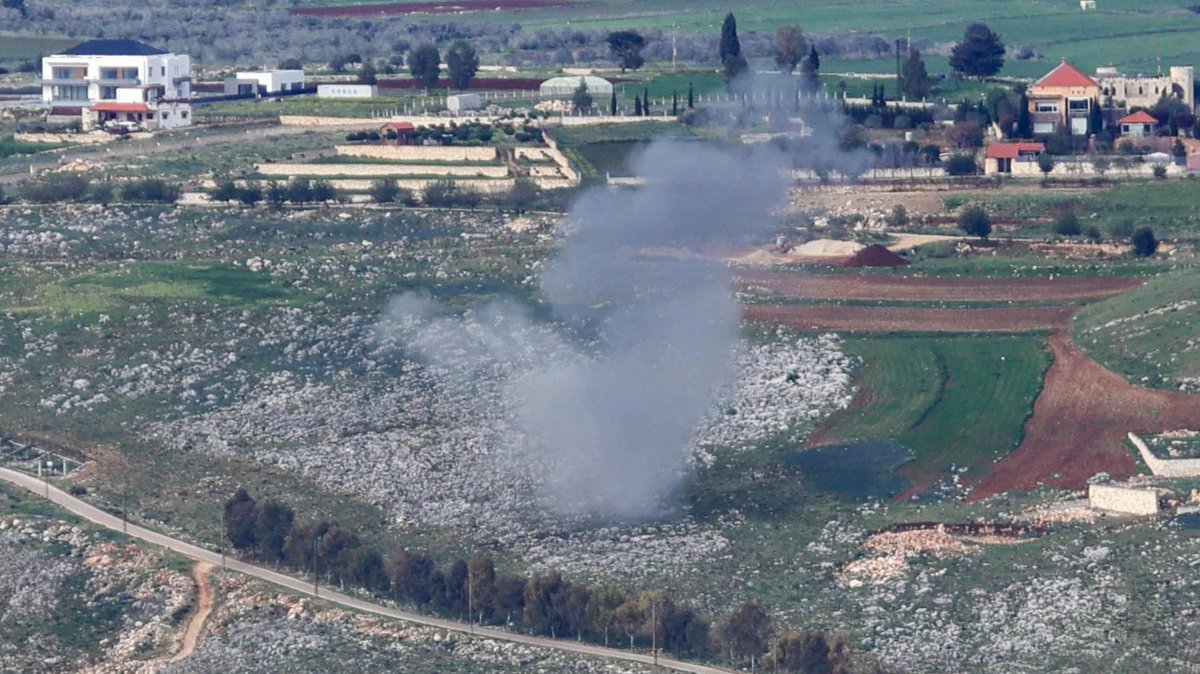 Smoke billows from the site of Israeli artillery shelling that targeted the area of the southern Lebanese village of Yohmor, March 22, 2025. (AFP Photo)