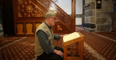 Hazım Perk recites the Quran during the 10-day Ramadan itikaf at a mosque, Kayseri, central Türkiye, March 22, 2025. (AA Photo)