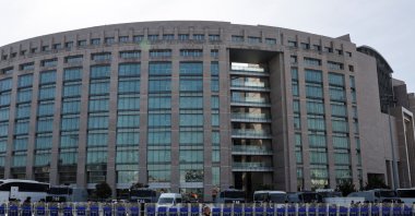 Riot police wait outside the courthouse where Istanbul Mayor Ekrem Imamoğlu was questioned, Istanbul, Türkiye, March 23, 2025. (Reuters Photo)