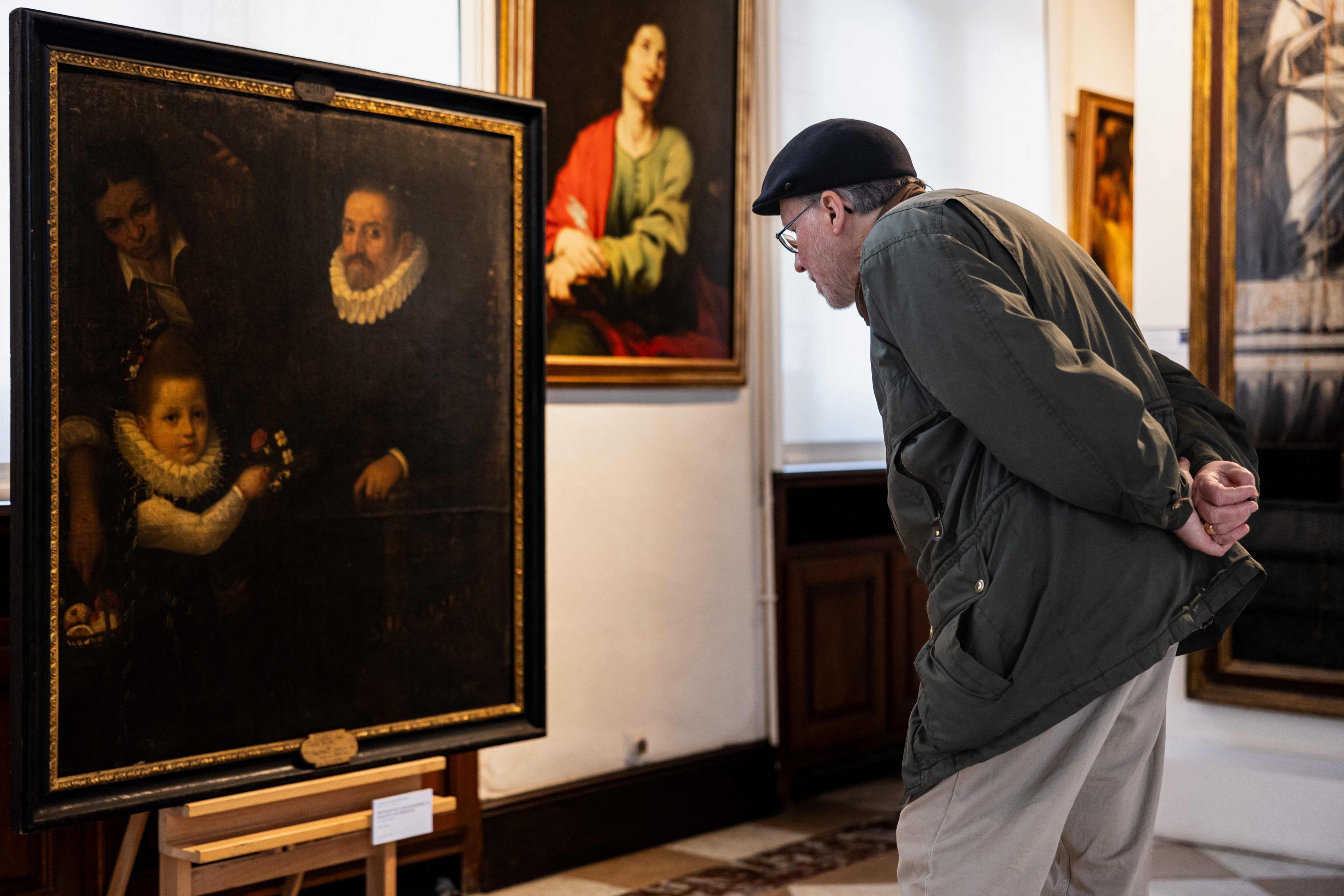 A man looks at a recently discovered painting by the Italian artist Lavinia Fontana, entitled “Portrait of a Gentleman, his Daughter, and a Maid,” on display at the Museum de la Chartreuse, Douai, France, March 21, 2025. (AFP Photo)