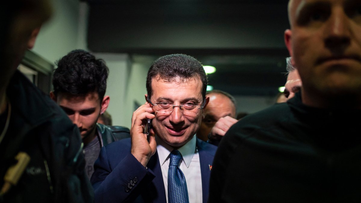 Ekrem Imamoğlu speaks on the phone before a news conference, Istanbul, Türkiye, April 1, 2019. (AFP Photo)