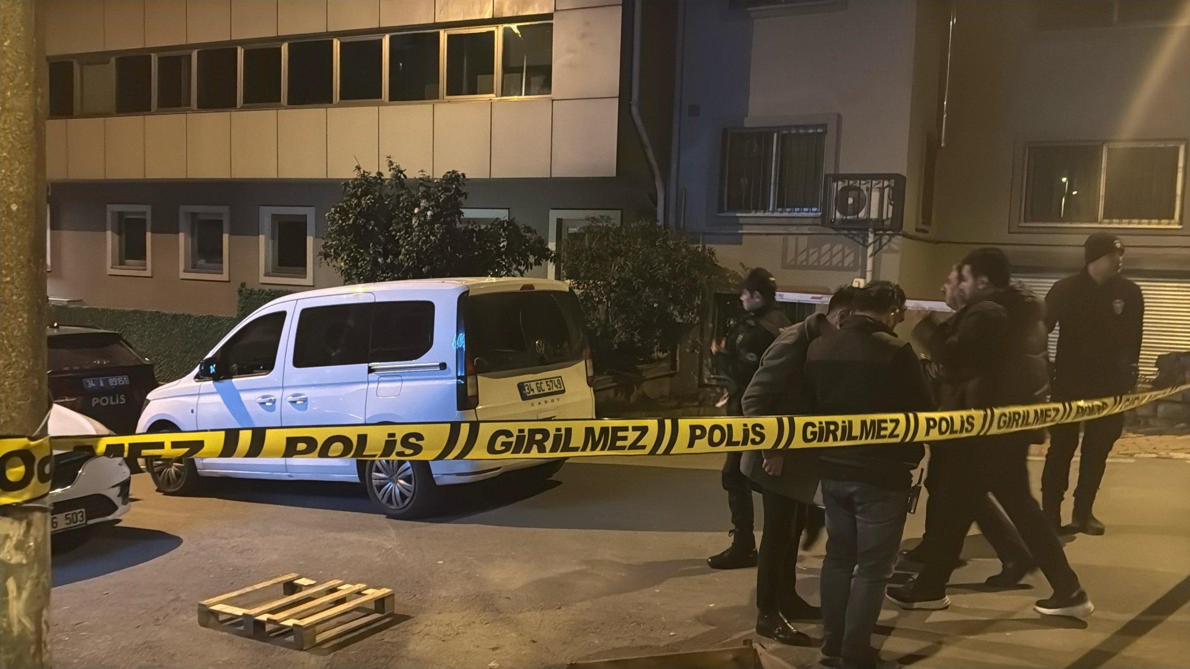 The scene outside Iraq&#039;s Consulate General following an armed attack, Istanbul, Türkiye, March 21, 2025. (DHA Photo)