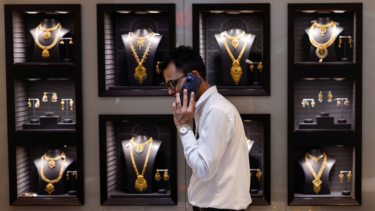 An employee walks past gold necklaces at a jewelry store, Mumbai, India, March 20, 2025. (Reuters Photo)