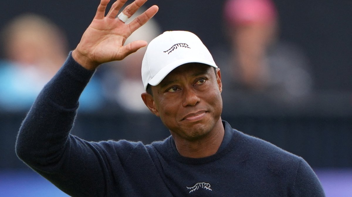Tiger Woods of the U.S. acknowledges the crowd at the 152nd Open Championship, Royal Troon Golf Club, Troon, Scotland, U.K., July 19, 2024. (Reuters Photo)