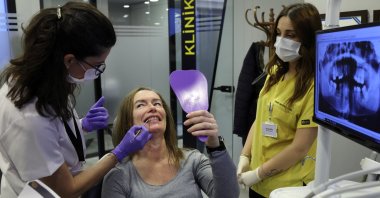 A British woman receives dental treatment in Istanbul, Türkiye, Dec. 4, 2023. (Reuters Photo)