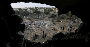 Palestinians inspect the site of an Israeli strike on a house, Khan Younis, southern Gaza Strip, Palestine, March 20, 2025. (Reuters Photo)